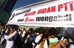 Bidan Tuntut Diangkat Jadi PNS
