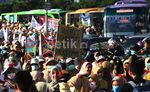 Bidan Tuntut Diangkat Jadi PNS