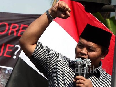 HNW dan Opick Ramaikan Demo Mesir