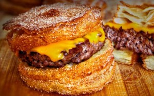 Wah, Ada Burger Cronut di Canadian National Exhibition!