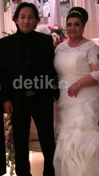 Makki 'Ungu' menggelar resepsi pernikahannya dengan Lala Hamid di One Five Restoran, Hotel Grand Hyatt, Jakarta Pusat, Jumat, (16/8/2013) malam. (Desi/detikHOT)