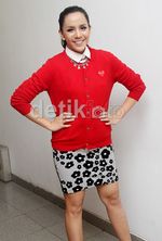 Merah Menyala Angel Pieters