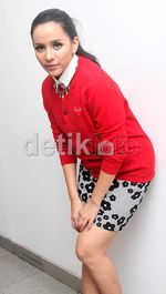 Merah Menyala Angel Pieters