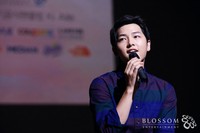 Aku akan masuk ke militer dan kembali dalam kondisi baik, ucap Joong Ki. (Blossom Entertainment)