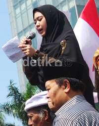 Aku di sini karena terpanggil sebagai manusia dan umat Muslim. Aku pernah di Mesir tahun 2008 selama 1 bulan saat syuting. Kemudian aku melihat berita, aku merasa saudara-saudara aku di sana menderita, ujarnya.