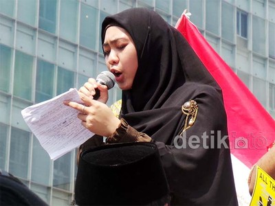 Aksi Kepedulian Oki Setiana Dewi untuk Mesir