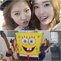 Jessica dan Sunny berpose dengan Spongebob. (Instagram)