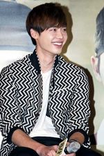Lee Jong Suk yang Merasa Tampan