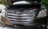 Perubahan di bagian eksterior diantaranya new shield shape radiator grille, new foglamp ornament.
