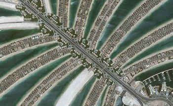 Pemandangan pulau buatan Palm Island di Dubai dilihat dari atas. (kredit foto: google)