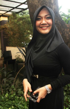 Ditanya Soal Kedekatannya dengan Ovie Wali Band, Sulis Tersipu Malu