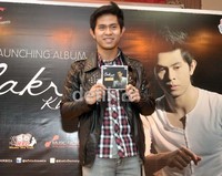 Alhamdulillah. Semua yang saya dapat ini berasal dari Allah SWT. Saya tidak pernah lupa bersyukur dan fans terima kasih untuk yang sudah mendukung saya, ujar Cakra Khan.