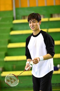 Meskipun berkeringat, Changmin tetap membuat para fans histeris. (KBS/Reuters)