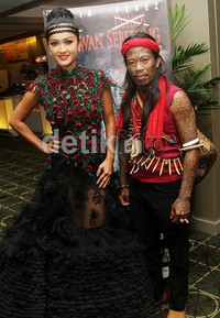 Jupe berpose dengan Panglima Sampit Kalimantan Tengah. Gus Mun/detikHOT.