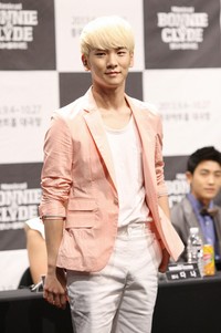 Key dan blazer merah mudanya. (TenAsia/Paeng Hyun Jun)