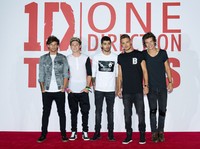 Zayn cs tampil santai dengan busana casual yang bernuansa hitam dan putih. Ian Gavan/Getty Images for Sony Pictures.