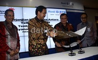 BTN dan Telkom melakukan kerjasama. Dalam kerjasama itu BTN dapat memanfaatkan ICT milik Telkom untuk menambah fasilitas layanan bagi masyarakat yang akan membeli rumah melalui KPR. Lamhot Aritonagn/detikFoto.
