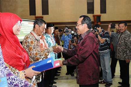 Pemberian Penghargaan Tingkat Nasional Tahun 2013