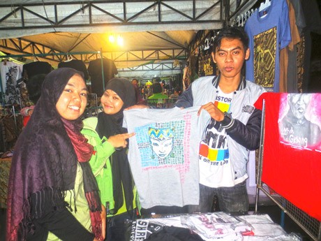 Modal Rp 800 Ribu, Omset Kaos Lukis Hingga Rp 5 Juta Per Bulan