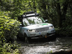 Model Hybrid Perdana Land Rover