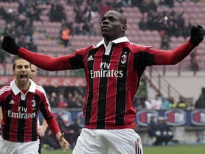 Kesal, Fans Bungkus Ferrari Balotelli dengan Tisu Toilet