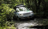 Land Rover meluncurkan mobil hybrid perdana mereka. Tenaga hybrid mobil ini datang dari mesin diesel 3 liter SDV6 yang digabungkan dengan motor listrik berkekuatan 35kW. (dok Land Rover).