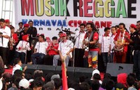 Kampanye dengan musik reggae menghadirkan Farid, musisi reggae putra Mbh Surip (alm). Pemilihan musik reggae belum lazim. Biasanya kampanye menggunakan musik dangdut.