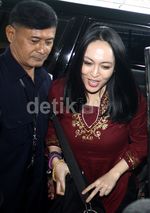 Angie Diperiksa KPK untuk Kasus Anas