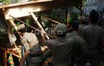 Bangunan di Atas Kali Sunter Ditertibkan