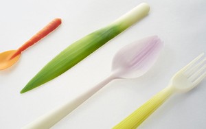 Sendok dan Garpu Plastik Ini Persis Wortel dan Daun Bawang Asli!