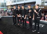 70 Ribu Fans Histeris di Premiere Film One Direction