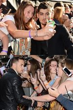 70 Ribu Fans Histeris di Premiere Film One Direction