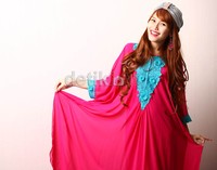 Ayu juga tampak cantik dengan rambut panjang coklatnya.