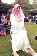 Cantiknya Citra Kirana Berhijab Pink