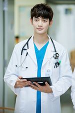 Ketika Si Tampan Minho SHINee Jadi Dokter