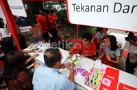 Sejumlah warga memeriksakan kesehatannya.