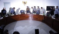 Dalam rapat itu presiden berharap pertumbuhan ekonomi tidak mengalami perlambatan yang tajam. (Setpres).