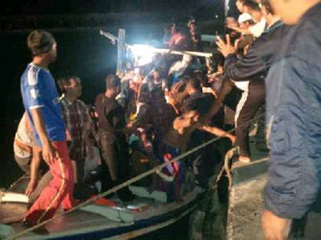 Kapal Express Bahari Terbakar di Perairan Selat Nasik Babel