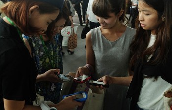     Line pasang target untuk merangkul 300 juta pengguna di tahun 2013 ini.
