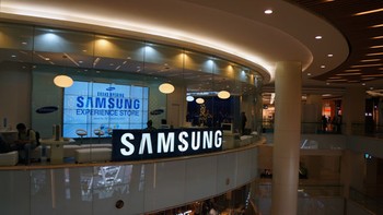     Samsung Experiential Shop di Mall Kota Kasablanka adalah salah satu atau toko terbesar yang ada di Jakarta.