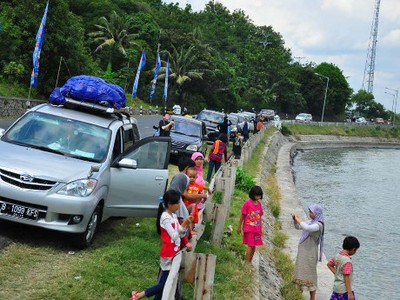 Mudik Fresh, Berfoto Dulu di Pantai