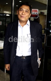 Utut keluar gedung KPK sekitar pukul 16.15 WIB. Lamhot Aritonang/detikFoto.