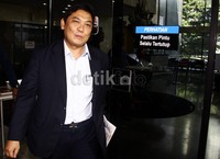 Saat keluar dari gedung KPK, Utut irit bicara. Dia hanya mengungkapkan ditanya soal anggaran PON oleh penyidik KPK. Lamhot Aritonang/detikFoto.