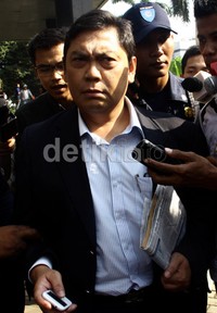 Utut meninggalkan gedung KPK. Lamhot Aritonang/detikFoto.
