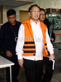 Dada meniggalkan gedung KPK didampingi penasehat hukumnya. Lamhot Aritonang/detikFoto.