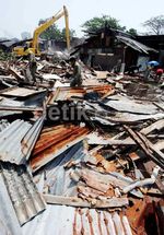 Lagi, Rumah di Bantaran Waduk Pluit Digusur