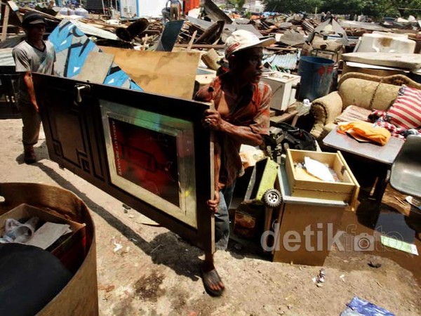 Lagi, Rumah di Bantaran Waduk Pluit Digusur