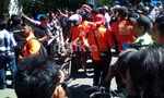 Warga Tonton Rekonstruksi Pembunuhan Sisca