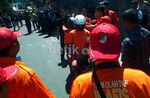 Warga Tonton Rekonstruksi Pembunuhan Sisca
