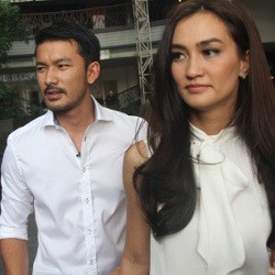 Pernikahan Atiqah Hasiholan dan Rio Dewanto Dibantu Pemda DKI